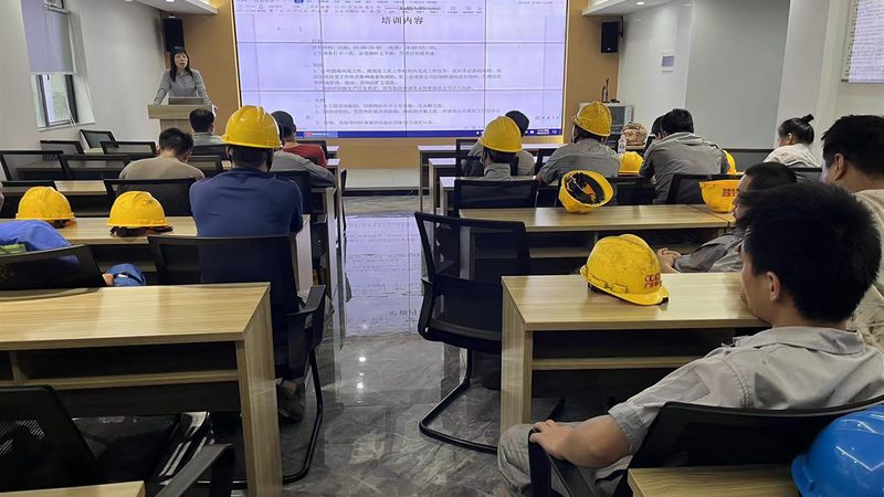 首先，我们需要关注硬件设施。一个优秀的编程培训机构应该具备以下硬件设施：